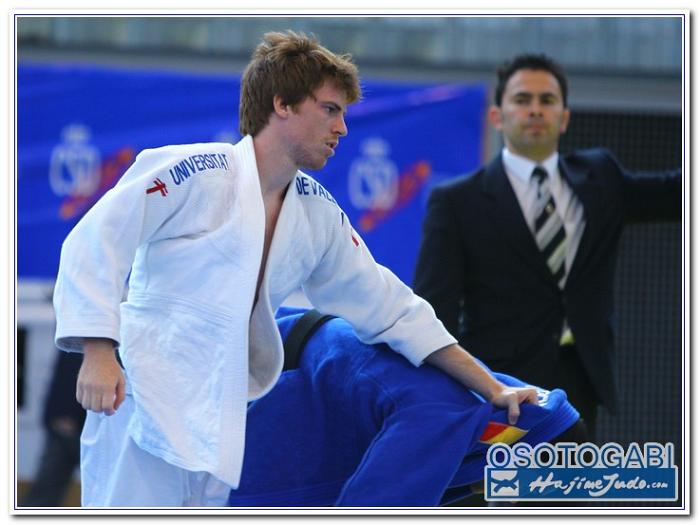 CEU2011 200063